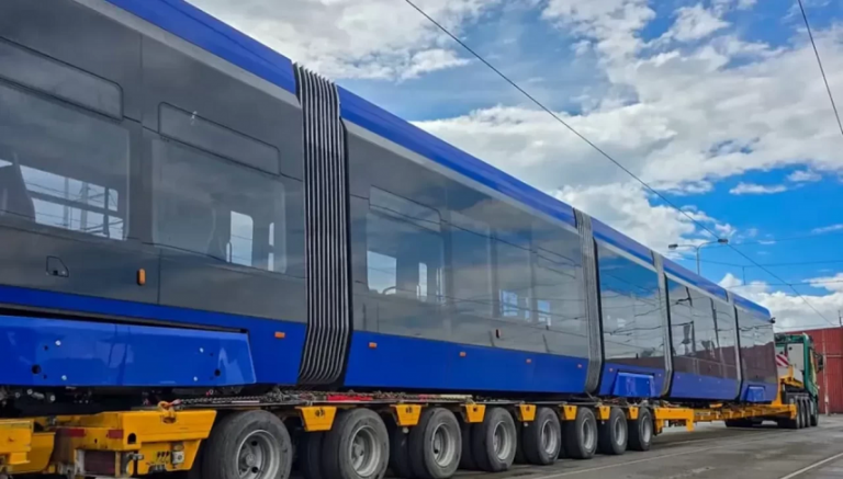 Türk yapımı tramvayların ilki Belgrad'a ulaştı